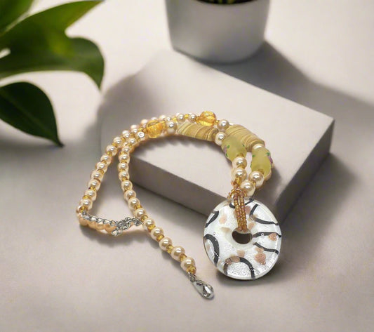 https://www.artistryjewelry.net/products/charming-peach-necklace