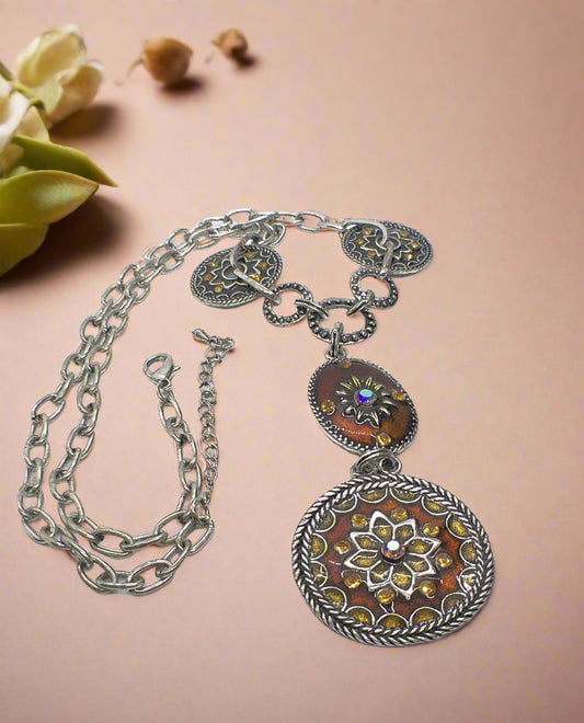 https://www.artistryjewelry.net/products/lovely-chain-and-disc-neckace