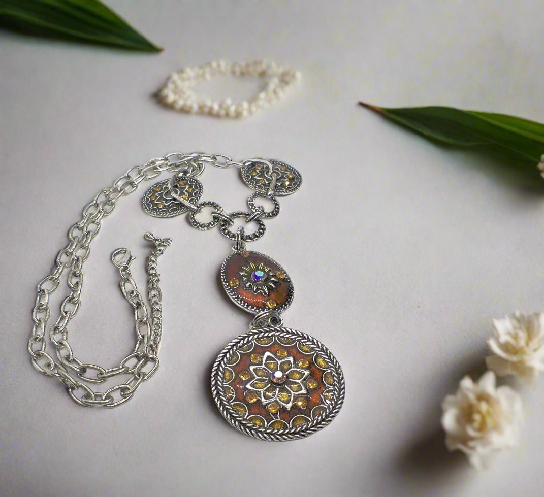 https://www.artistryjewelry.net/products/lovely-chain-and-disc-neckace