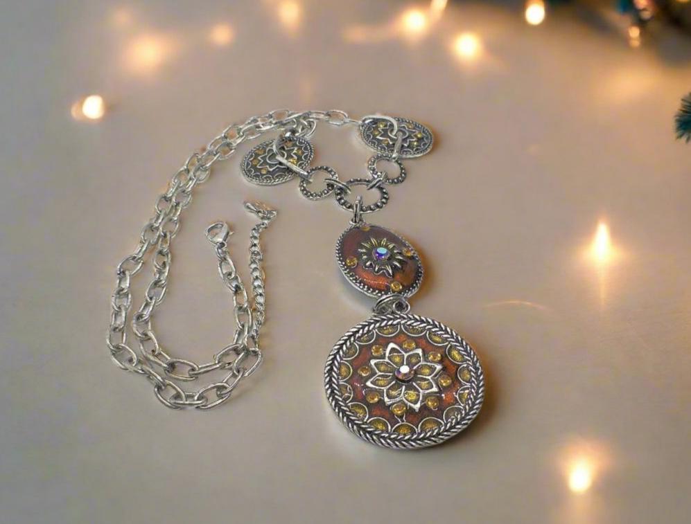 https://www.artistryjewelry.net/products/lovely-chain-and-disc-neckace