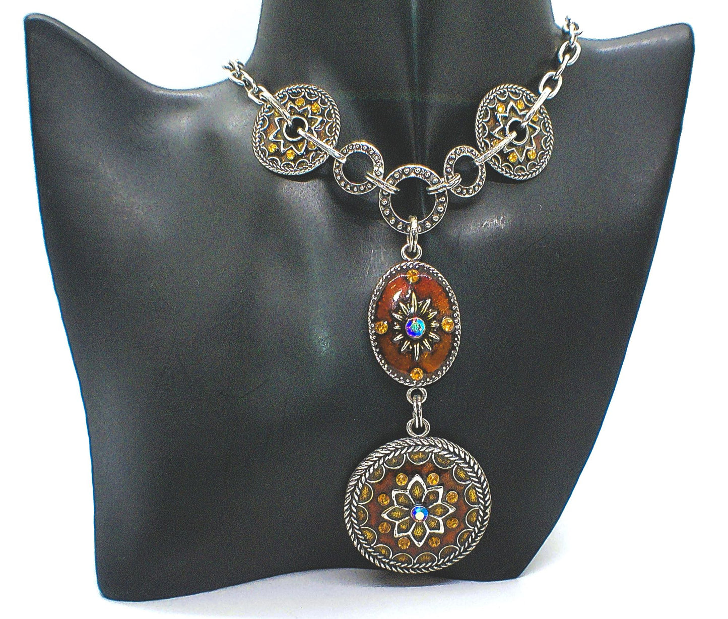 https://www.artistryjewelry.net/products/lovely-chain-and-disc-neckace