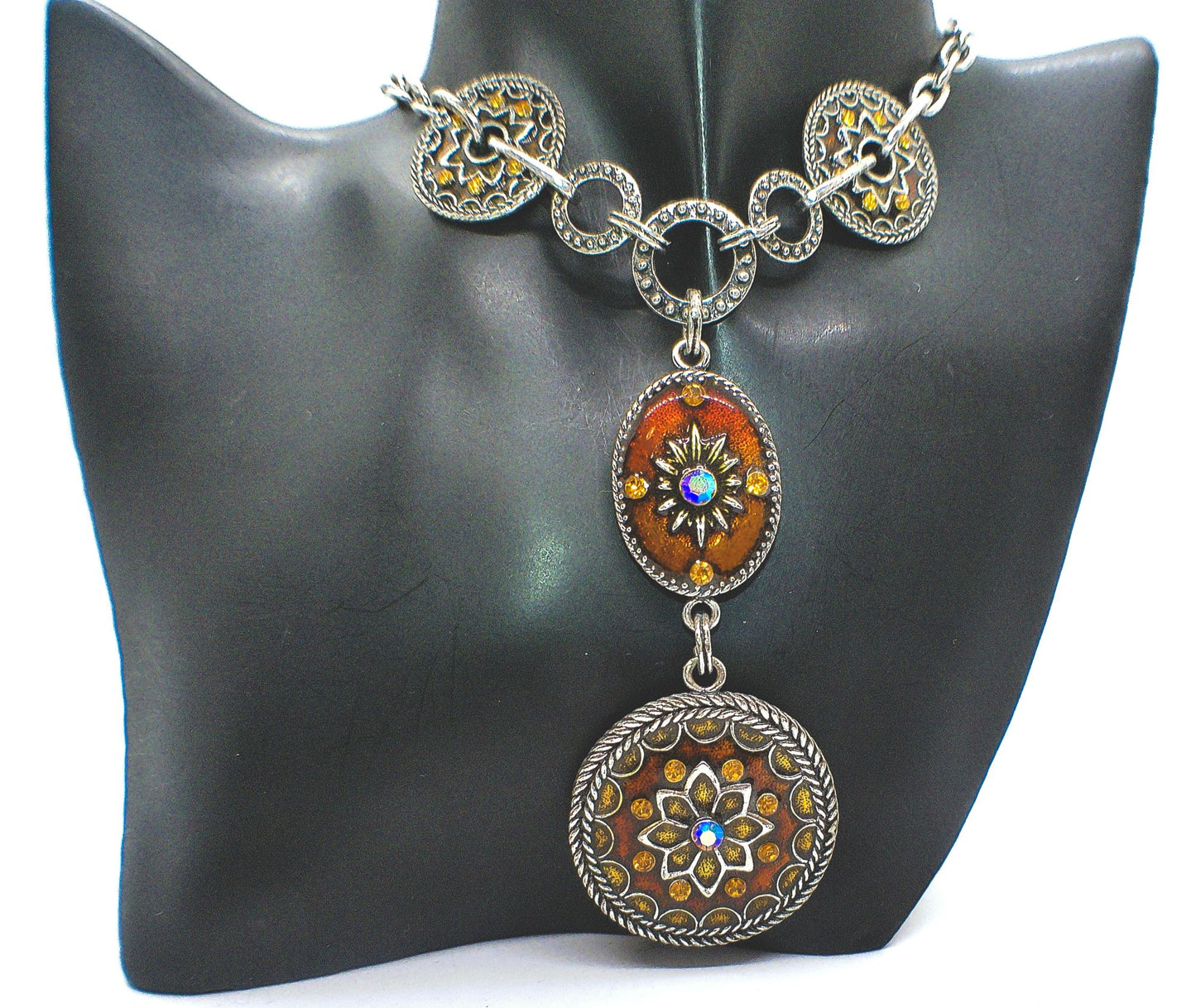 https://www.artistryjewelry.net/products/lovely-chain-and-disc-neckace