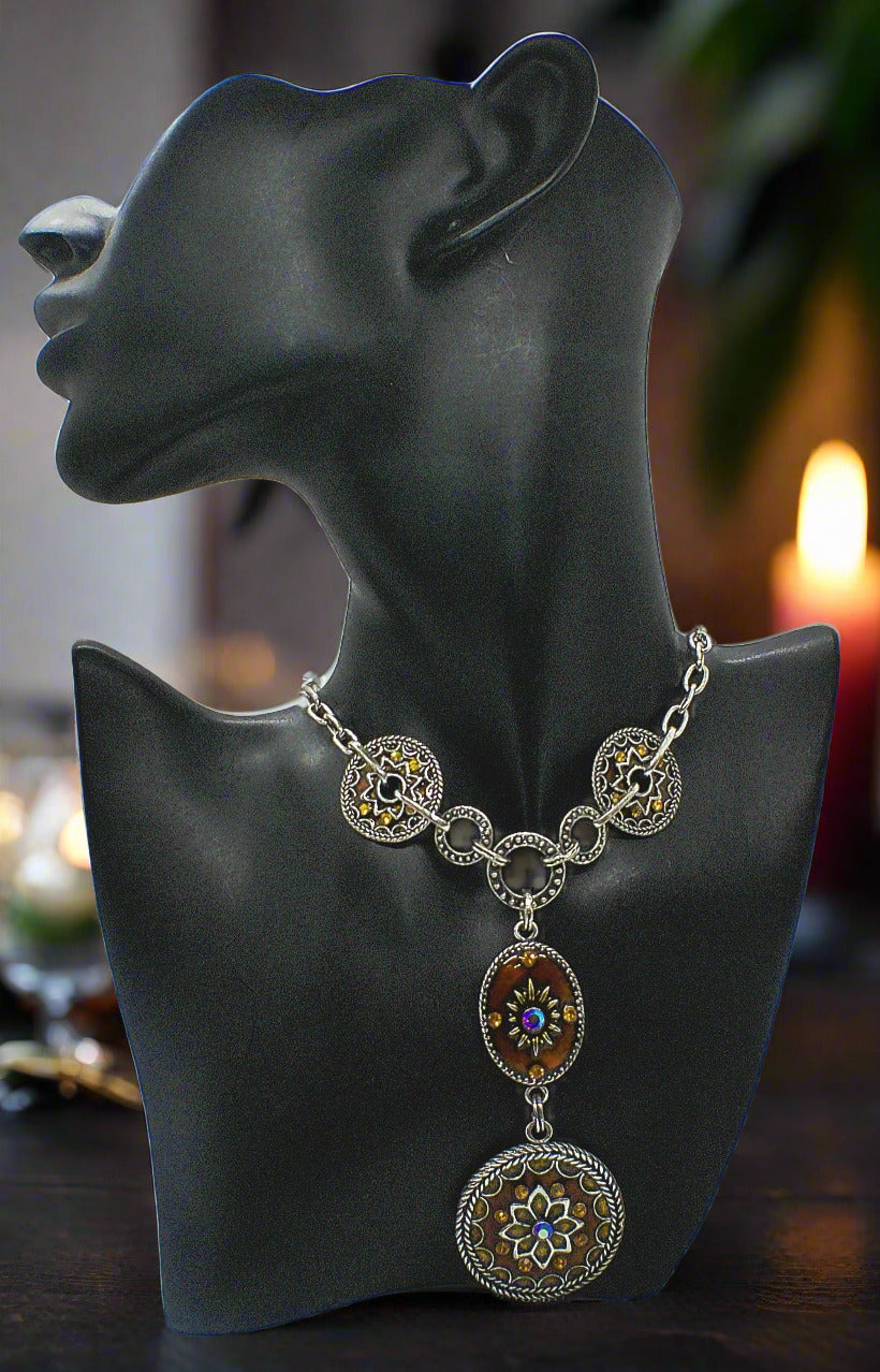 https://www.artistryjewelry.net/products/lovely-chain-and-disc-neckace