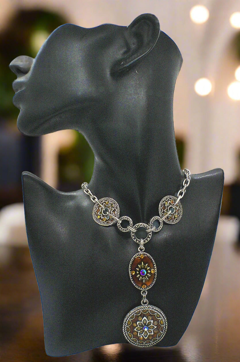 https://www.artistryjewelry.net/products/lovely-chain-and-disc-neckace