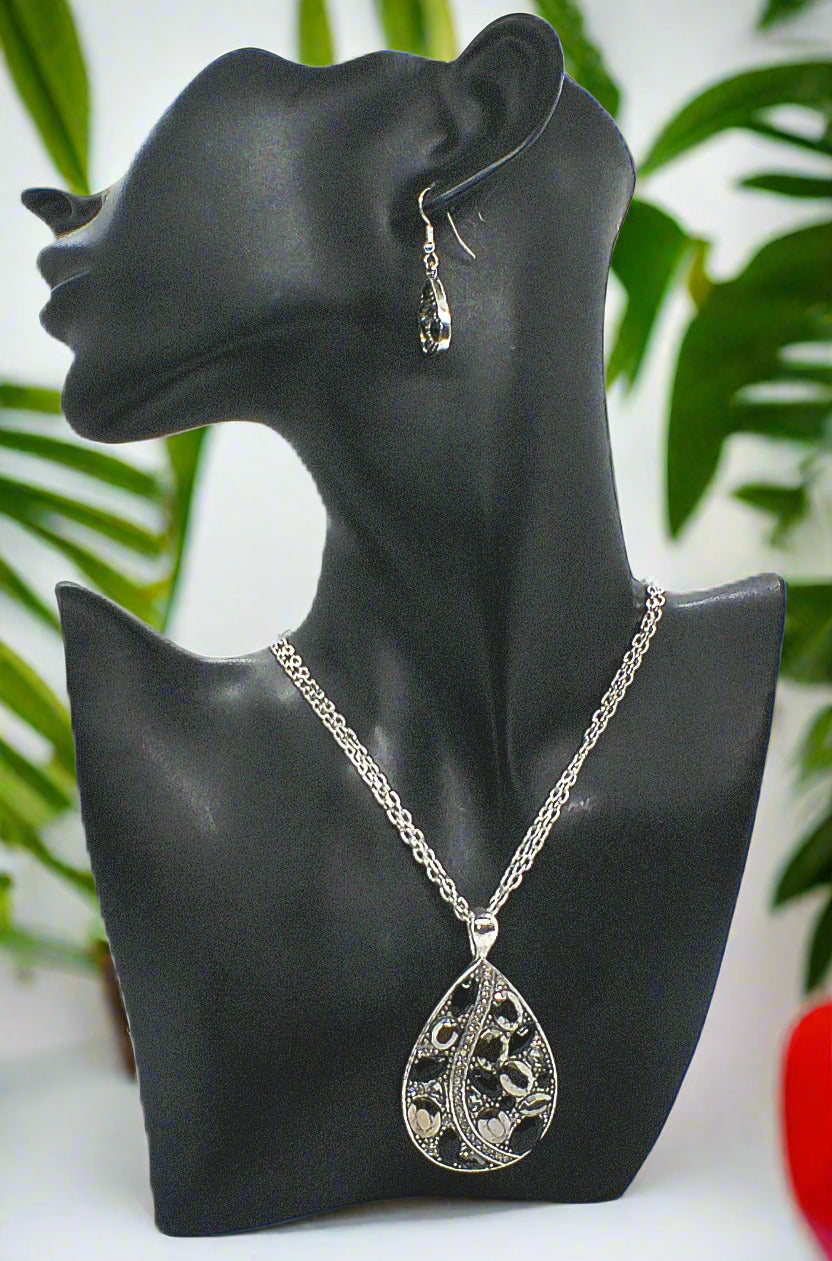 https://www.artistryjewelry.net/products/beautiful-teardrop-beauty-necklace-set