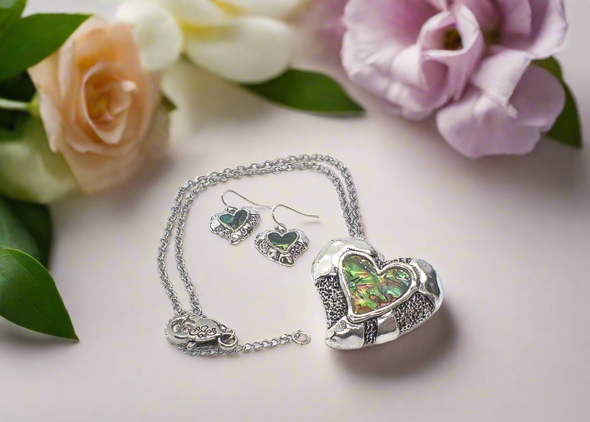 https://www.artistryjewelry.net/products/i-give-you-my-heart-necklace-set