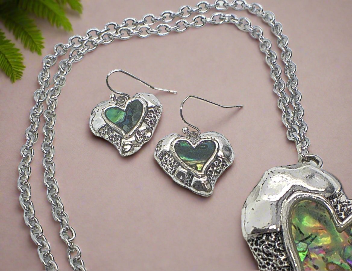 https://www.artistryjewelry.net/products/i-give-you-my-heart-necklace-set