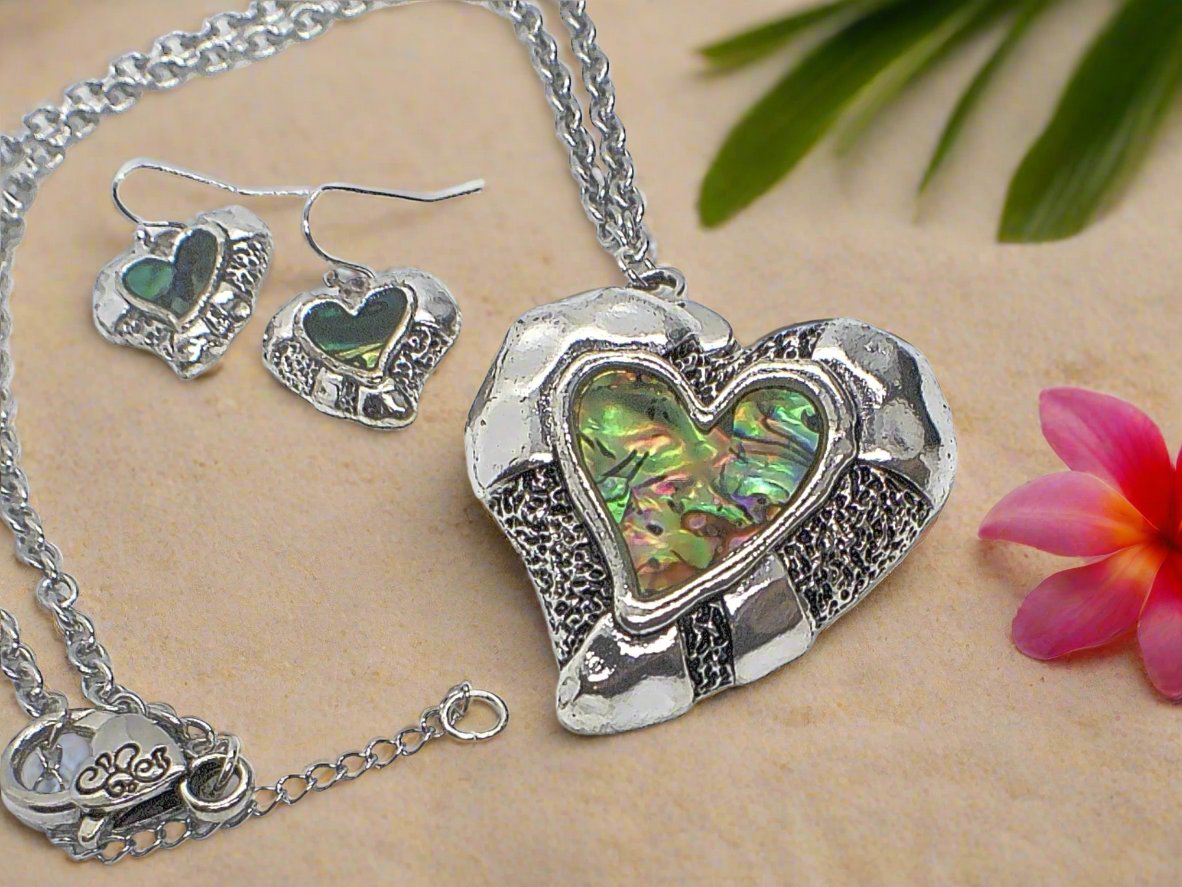 https://www.artistryjewelry.net/products/i-give-you-my-heart-necklace-set