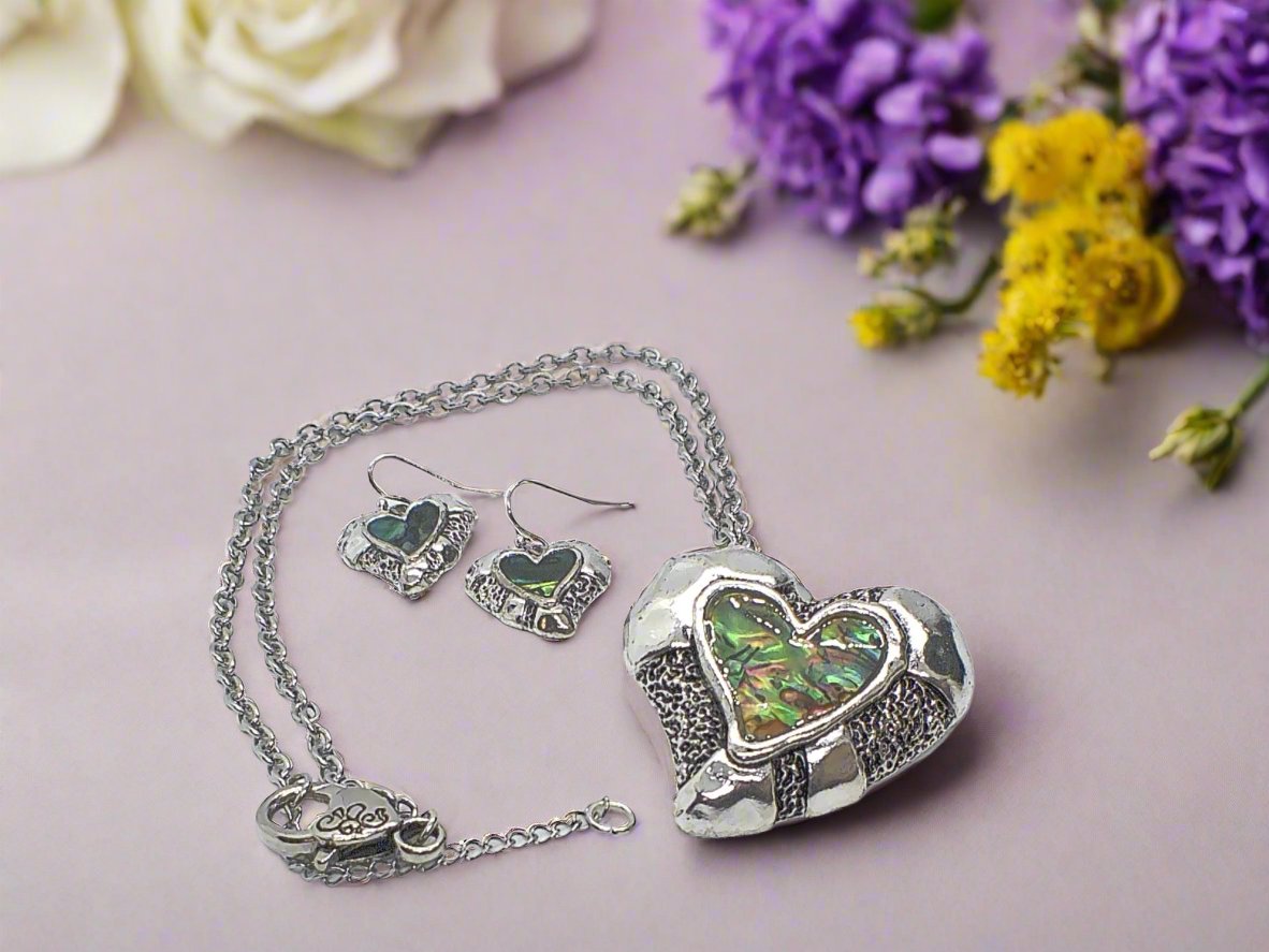 https://www.artistryjewelry.net/products/i-give-you-my-heart-necklace-set