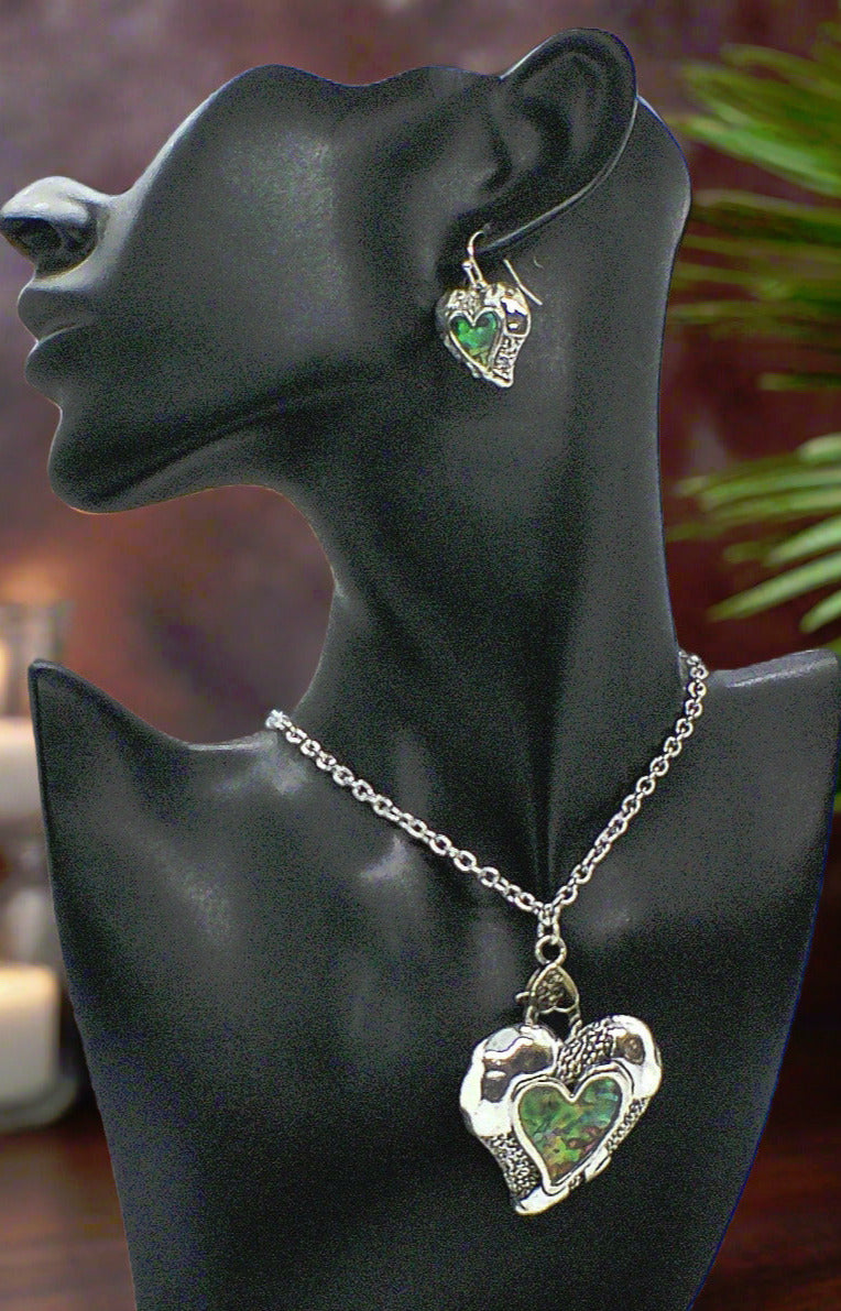 https://www.artistryjewelry.net/products/i-give-you-my-heart-necklace-set