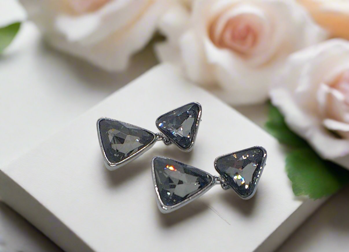https://www.artistryjewelry.net/products/triangles-and-black-diamonds-earrings