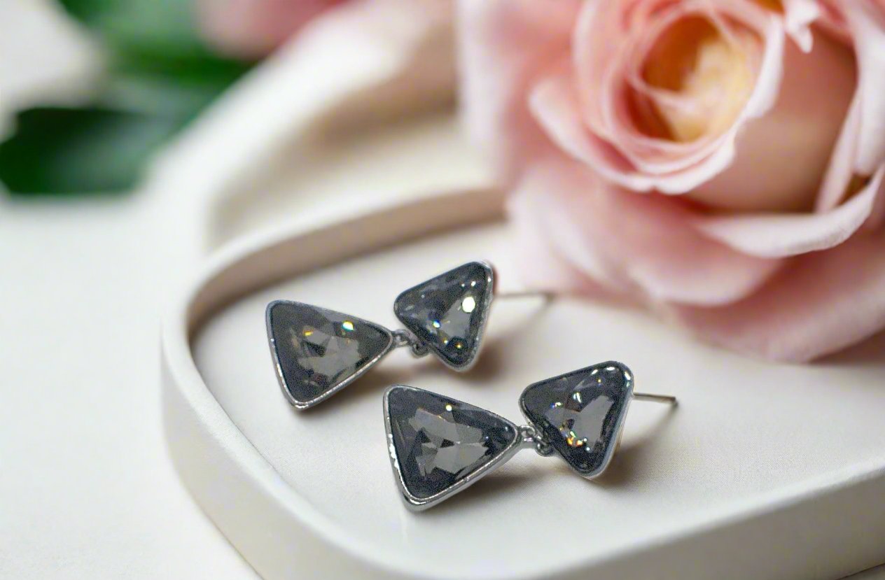 https://www.artistryjewelry.net/products/triangles-and-black-diamonds-earrings