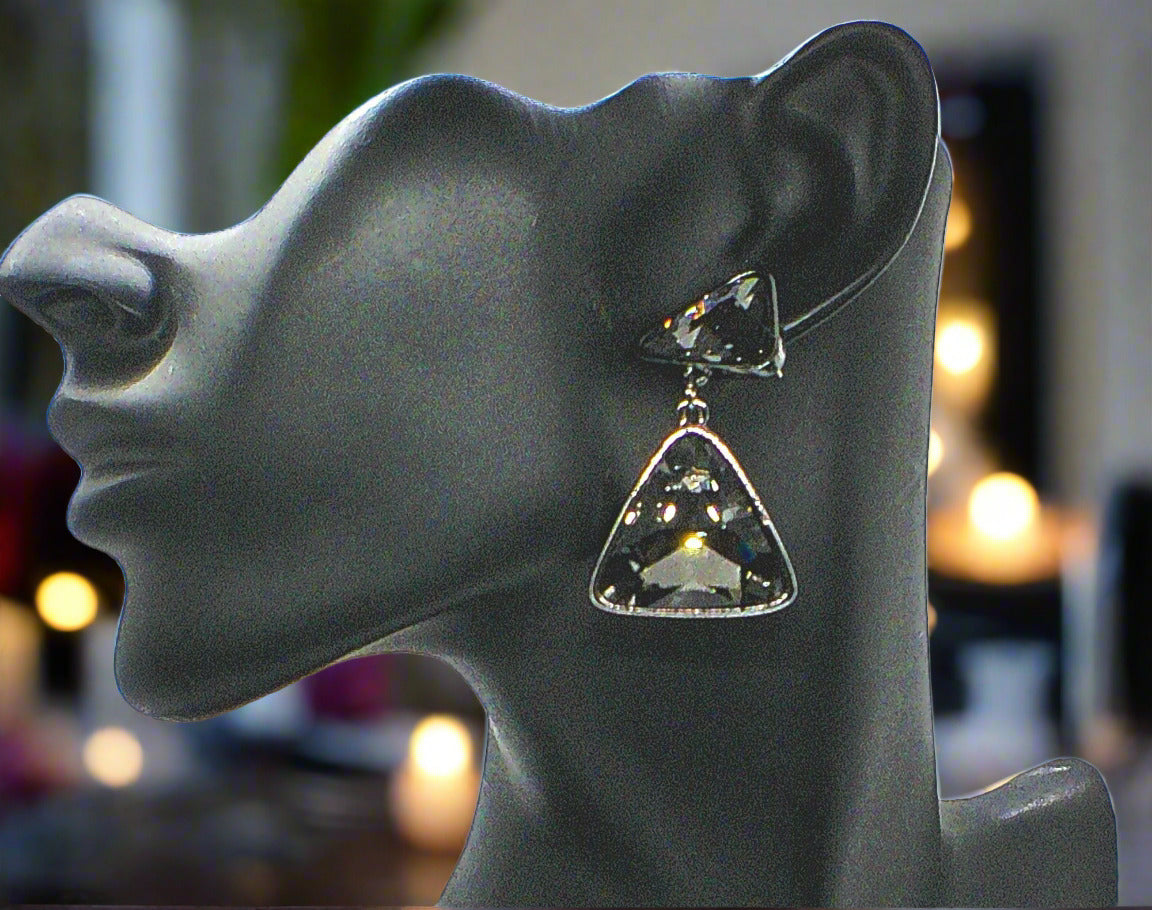 https://www.artistryjewelry.net/products/triangles-and-black-diamonds-earrings