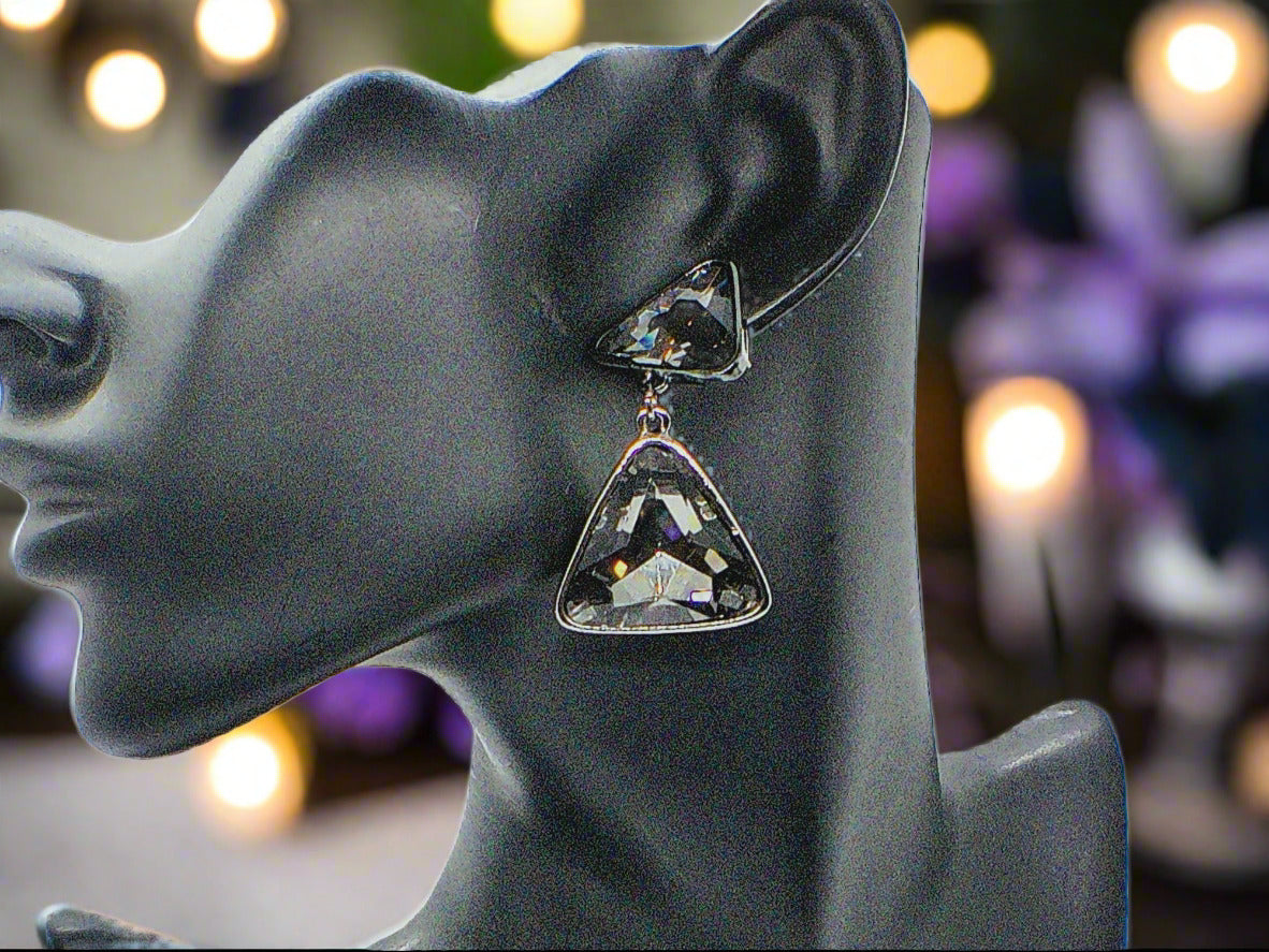 https://www.artistryjewelry.net/products/triangles-and-black-diamonds-earrings