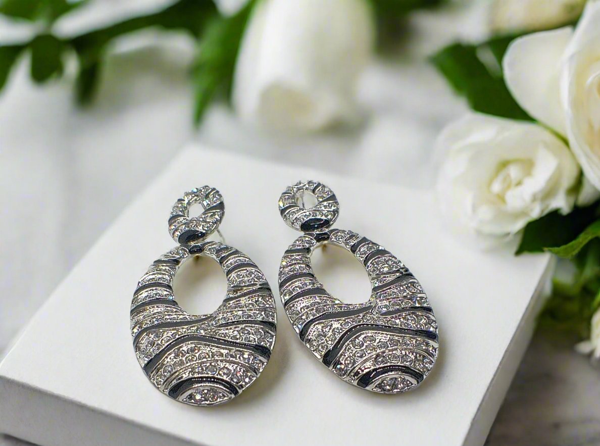 https://www.artistryjewelry.net/products/black-and-silver-stripes