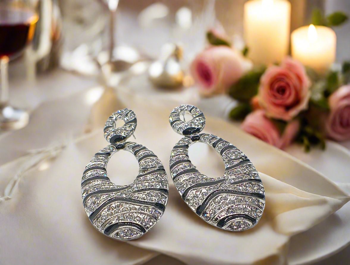 https://www.artistryjewelry.net/products/black-and-silver-stripes
