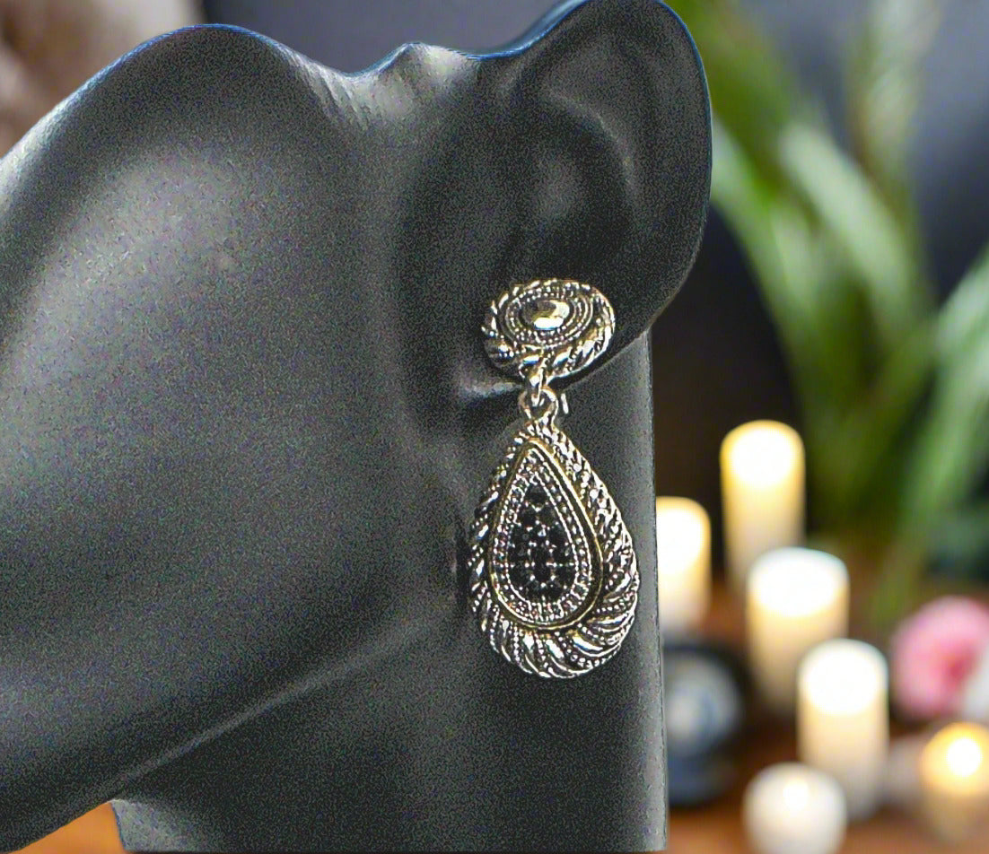 https://www.artistryjewelry.net/products/silver-swirl-earrings