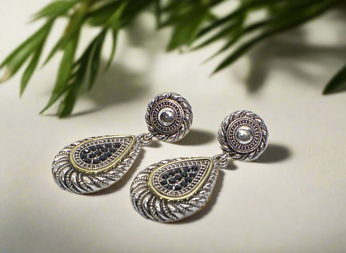 https://www.artistryjewelry.net/products/silver-swirl-earrings