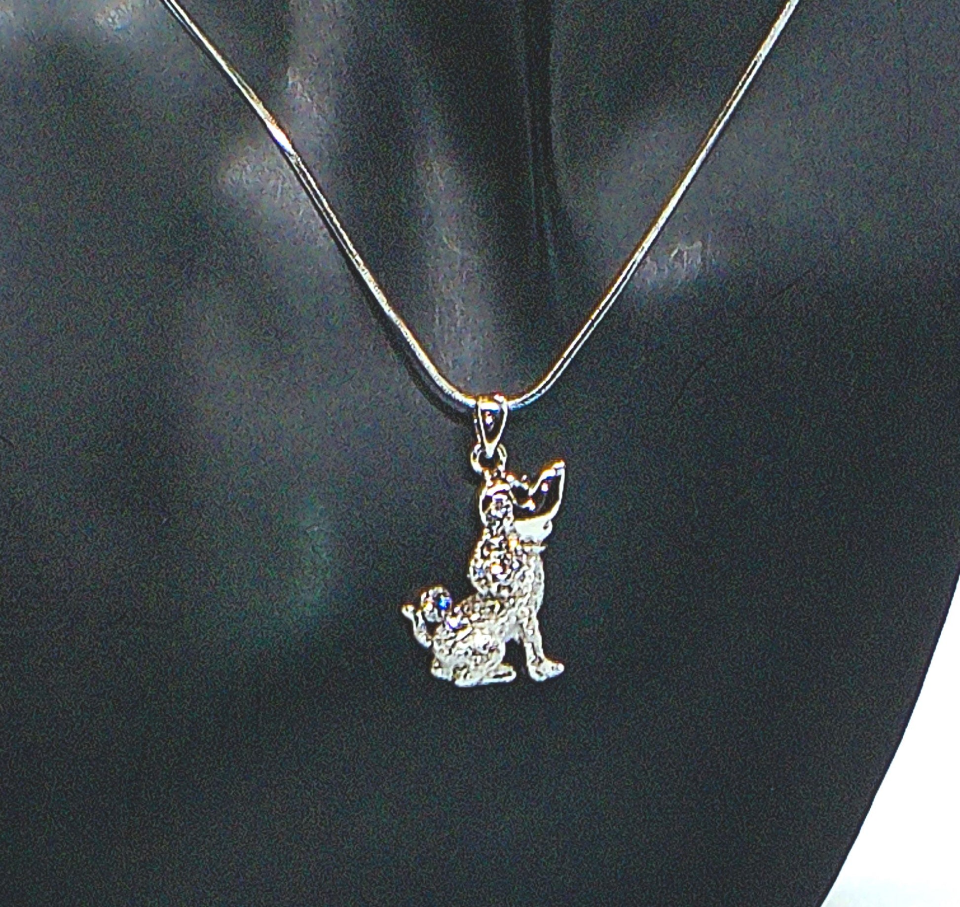 https://www.artistryjewelry.net/products/puppy-love-necklace