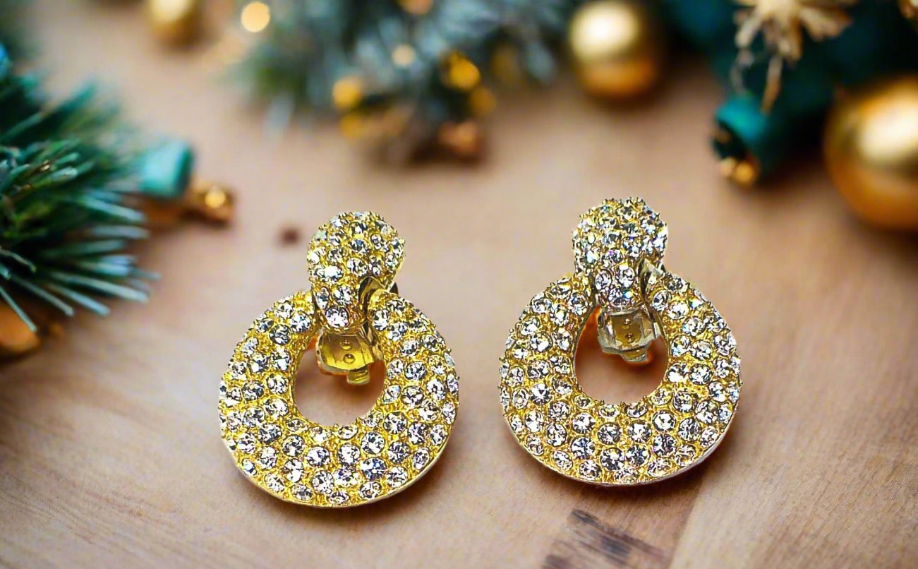https://www.artistryjewelry.net/products/golden-rhinestone-earrings
