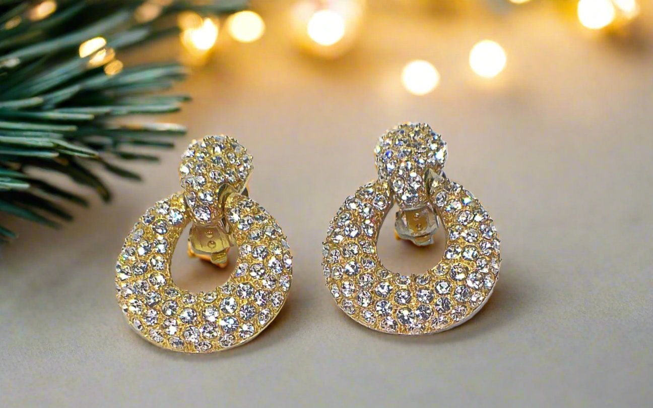 https://www.artistryjewelry.net/products/golden-rhinestone-earrings