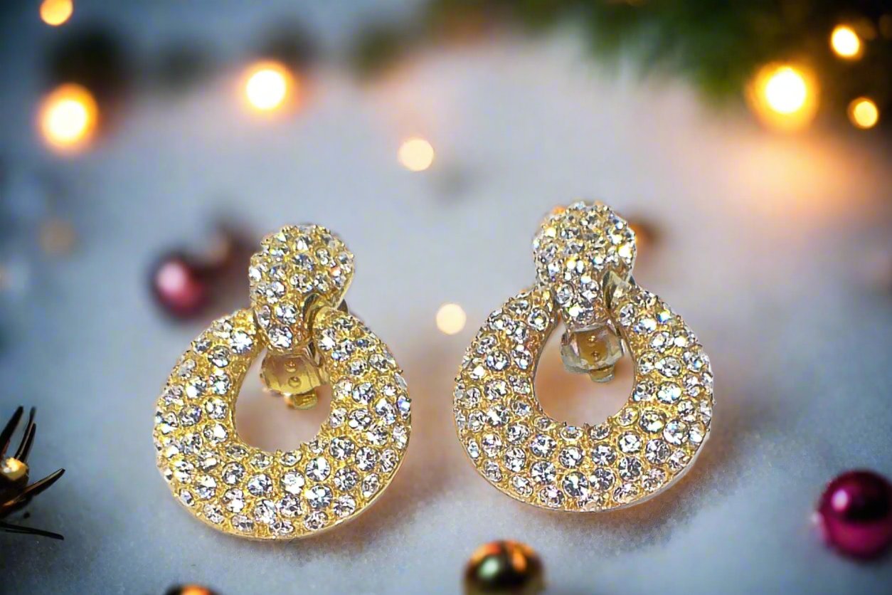 https://www.artistryjewelry.net/products/golden-rhinestone-earrings