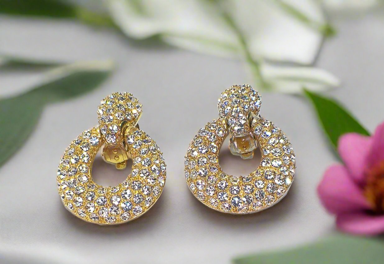 https://www.artistryjewelry.net/products/golden-rhinestone-earrings