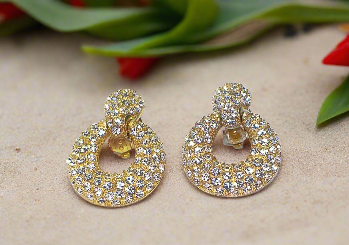 https://www.artistryjewelry.net/products/golden-rhinestone-earrings