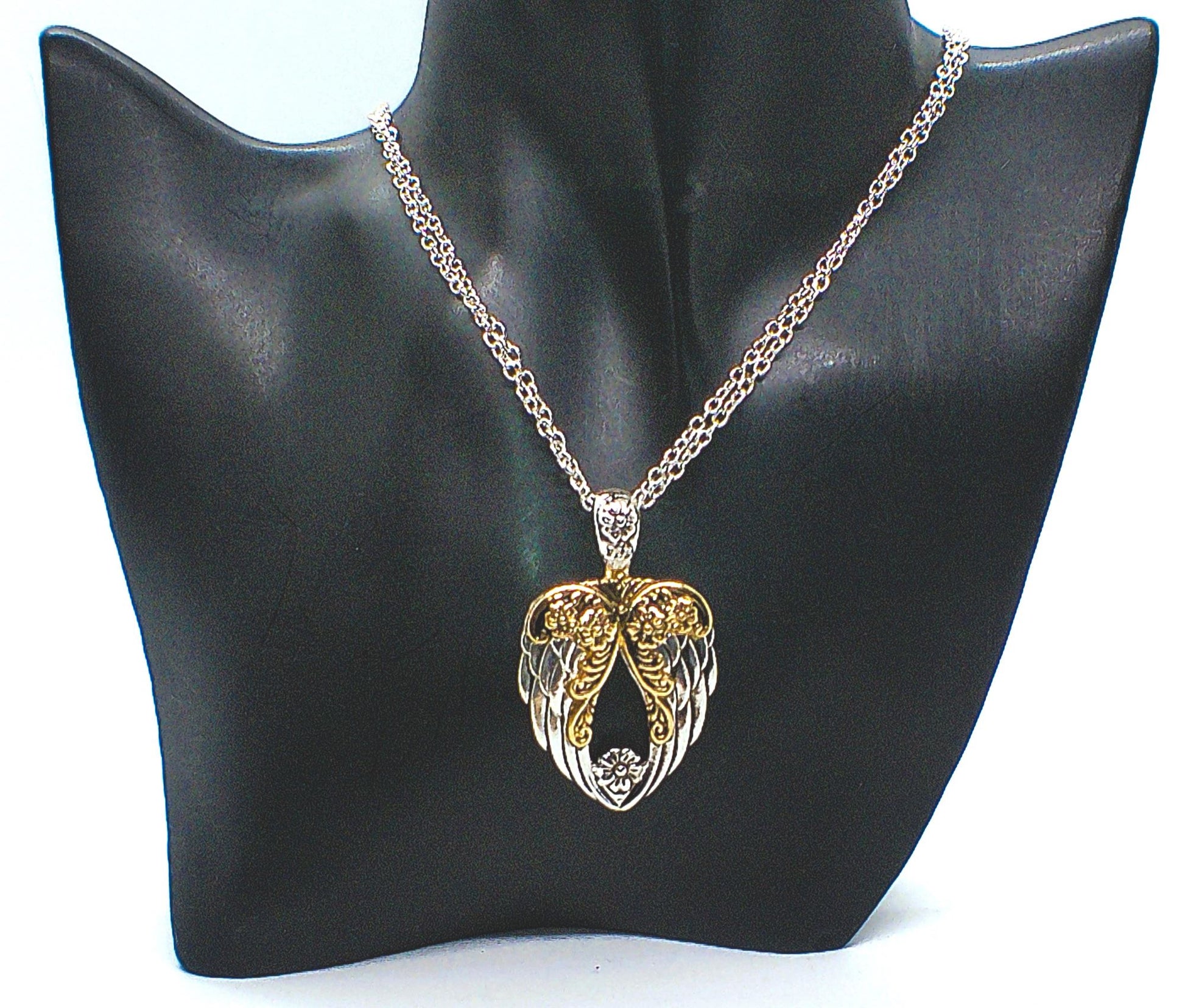 https://www.artistryjewelry.net/products/lovely-religious-inspiration-pendant-necklace