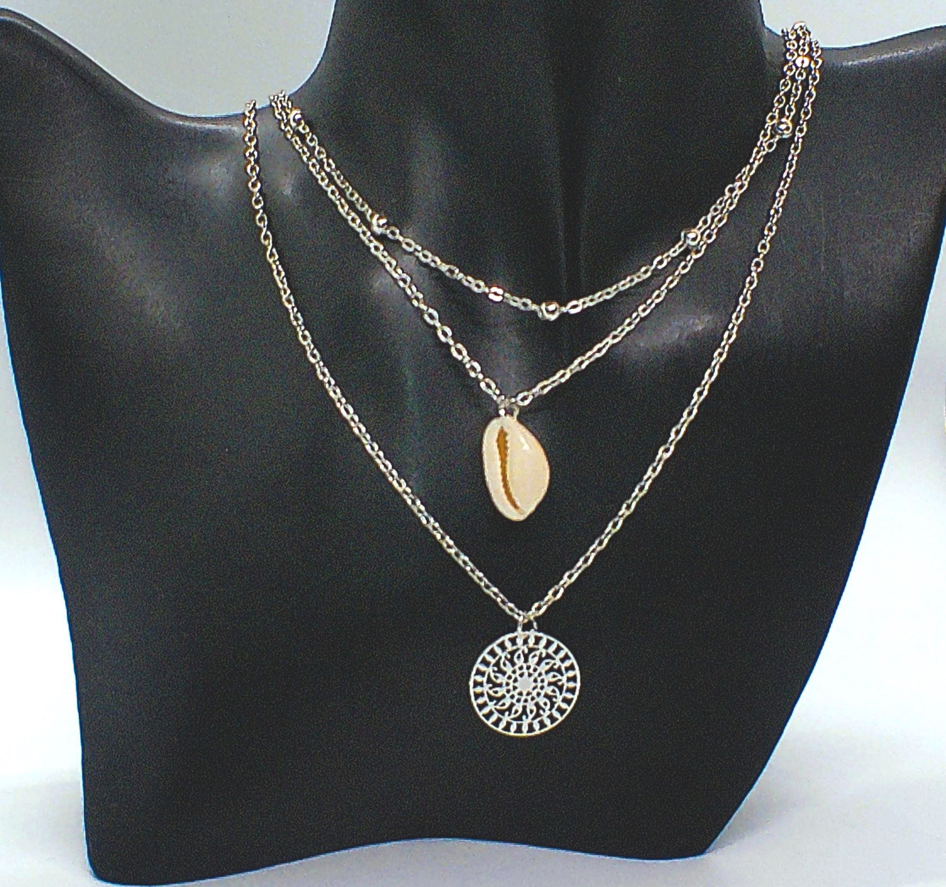 https://www.artistryjewelry.net/products/silver-shell-multilayer-necklace