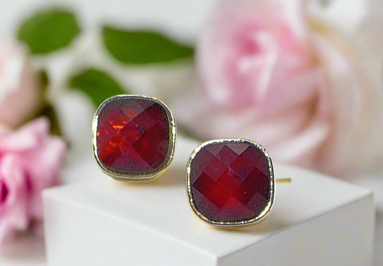 https://www.artistryjewelry.net/products/fiery-red-studearrings