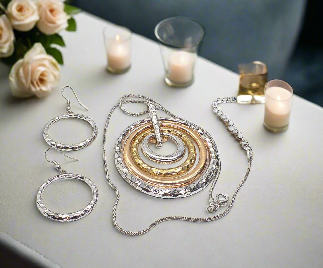 https://www.artistryjewelry.net/products/fantastic-hammered-circles-necklace-set