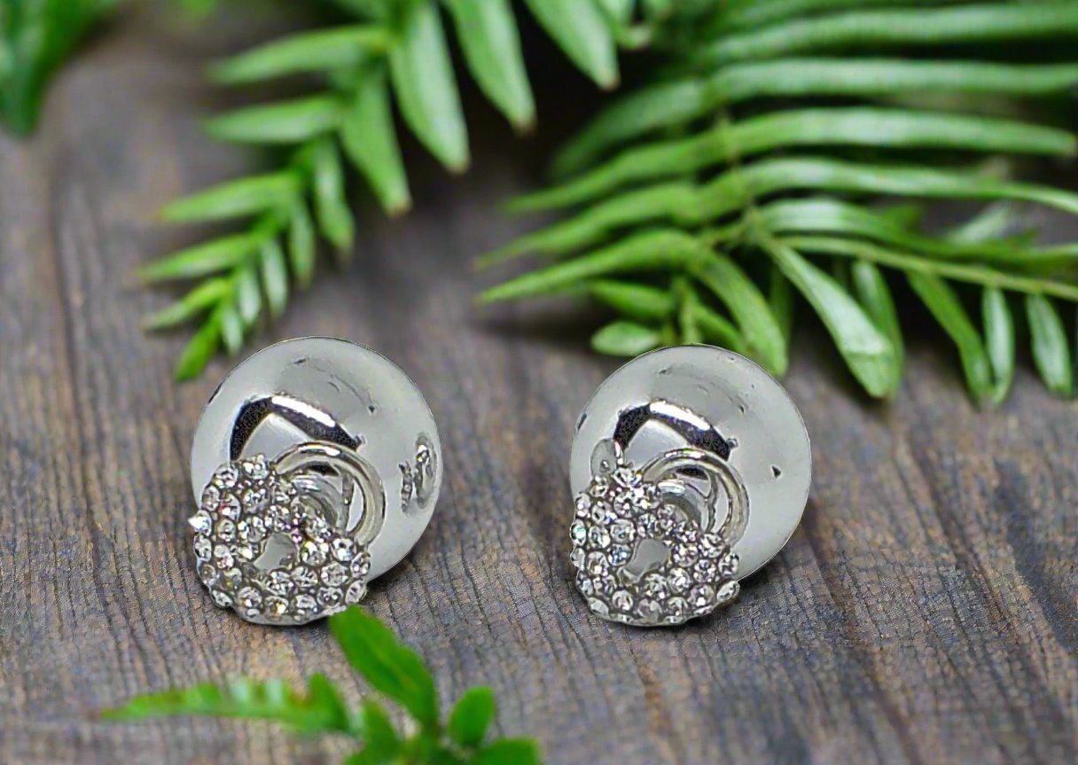 https://www.artistryjewelry.net/products/heart-shaped-double-sided-earrings