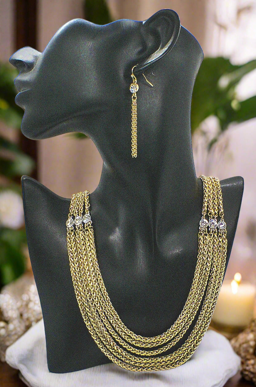 https://www.artistryjewelry.net/products/multi-foxtail-chain-necklace-set
