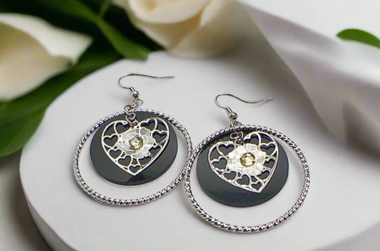 https://www.artistryjewelry.net/products/charming-heart-earrings
