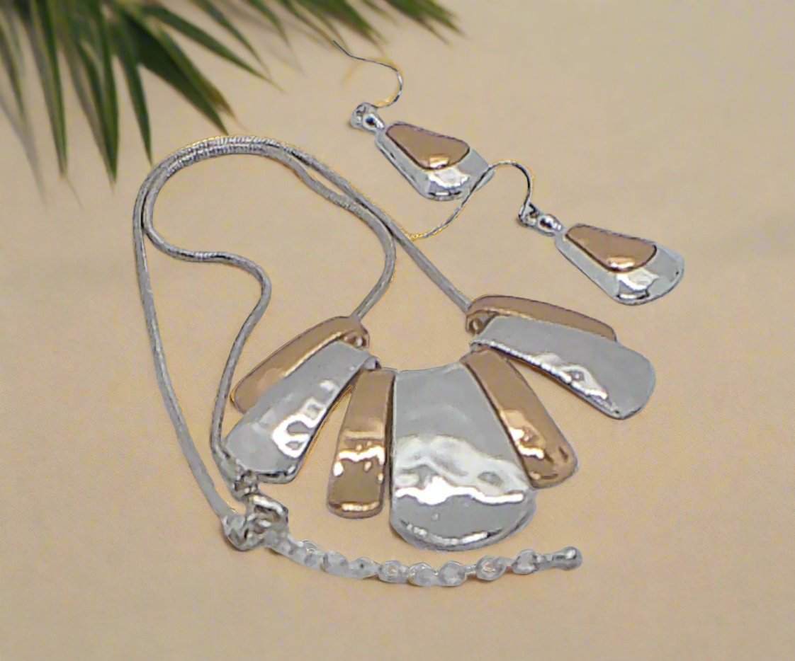 https://www.artistryjewelry.net/products/lovely-metal-fan-necklace-set