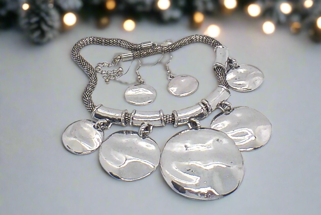 Fabulous Silver Necklace Set