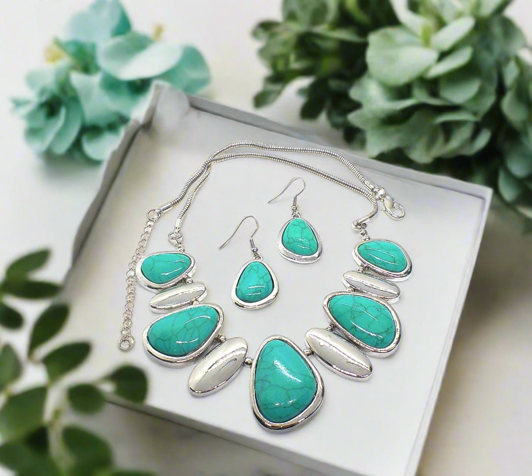 https://www.artistryjewelry.net/products/fabulous-turquoise-and-silver-necklace-set