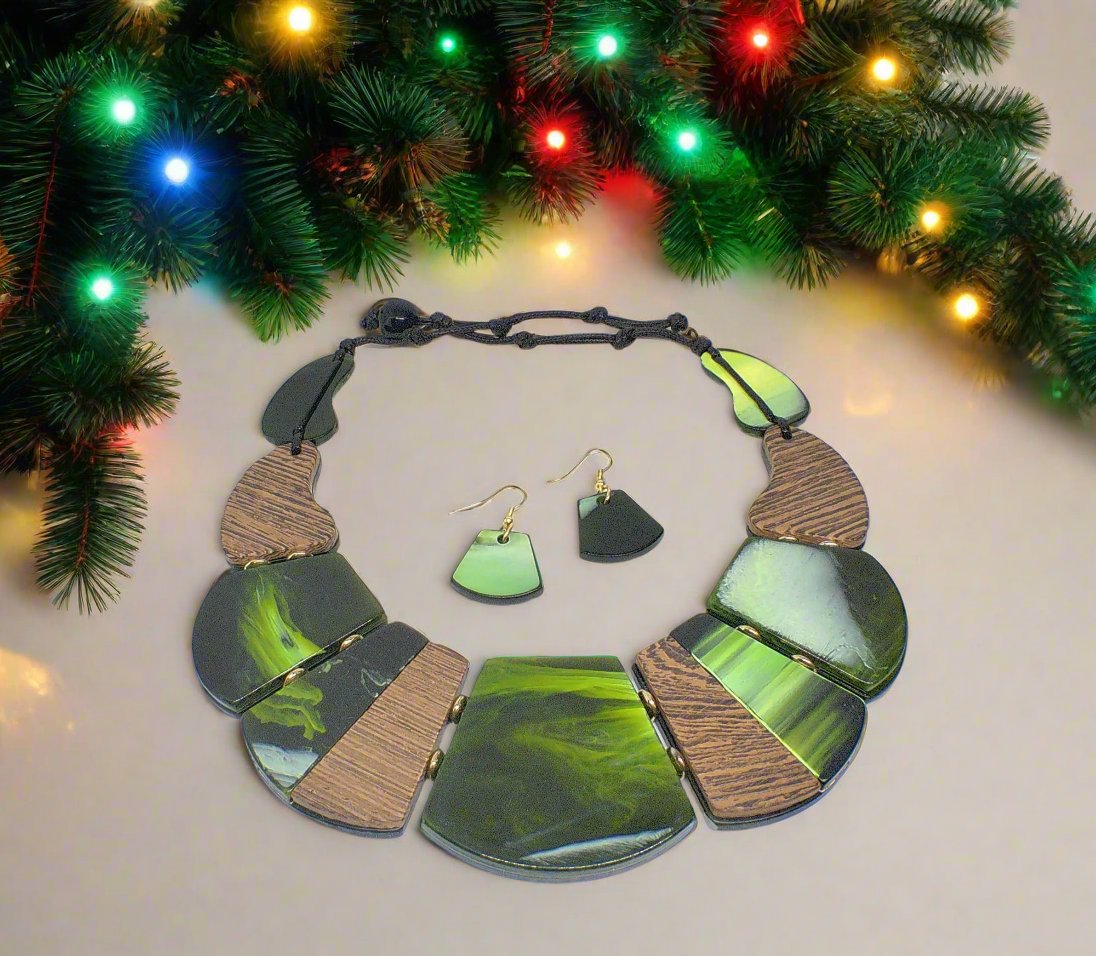 Fantastic Green and Gold Graduated Necklace Set