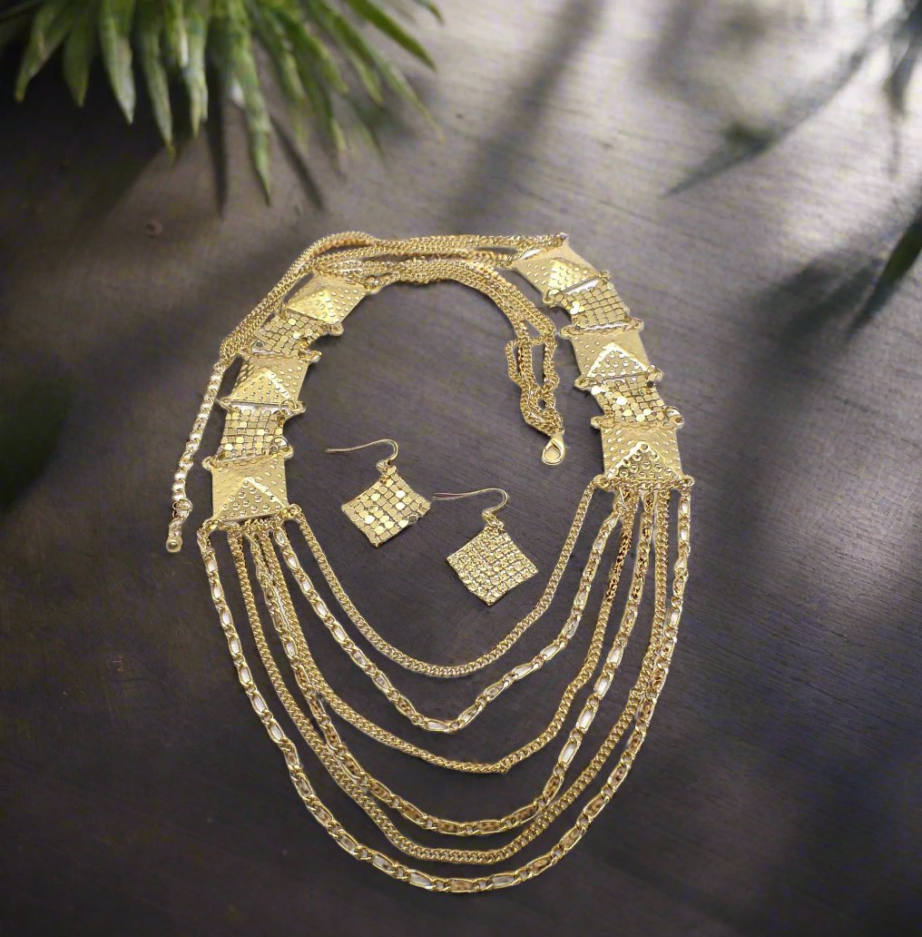 https://www.artistryjewelry.net/products/golden-treasure-necklace-set
