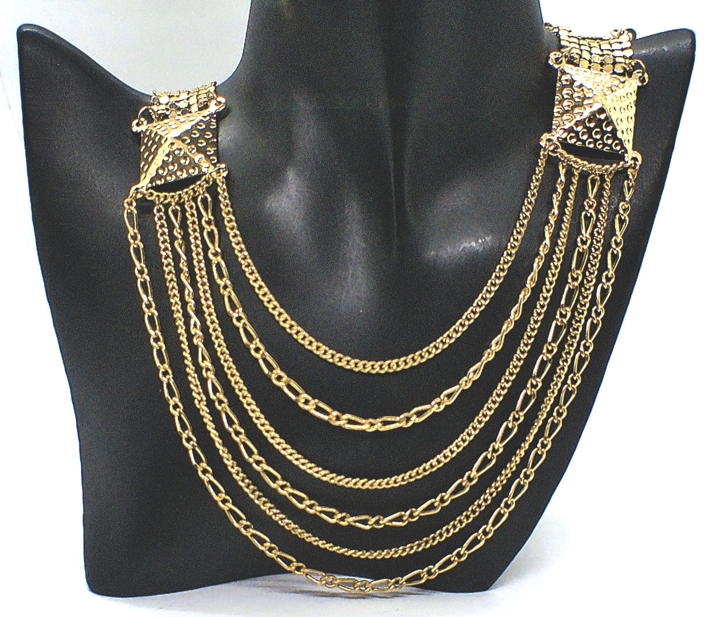 https://www.artistryjewelry.net/products/golden-treasure-necklace-set