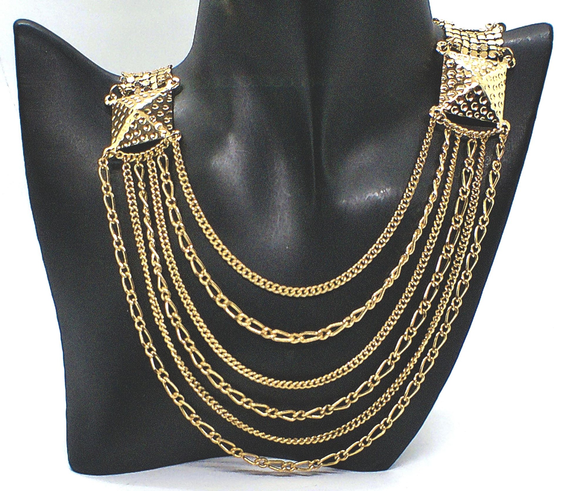 https://www.artistryjewelry.net/products/golden-treasure-necklace-set