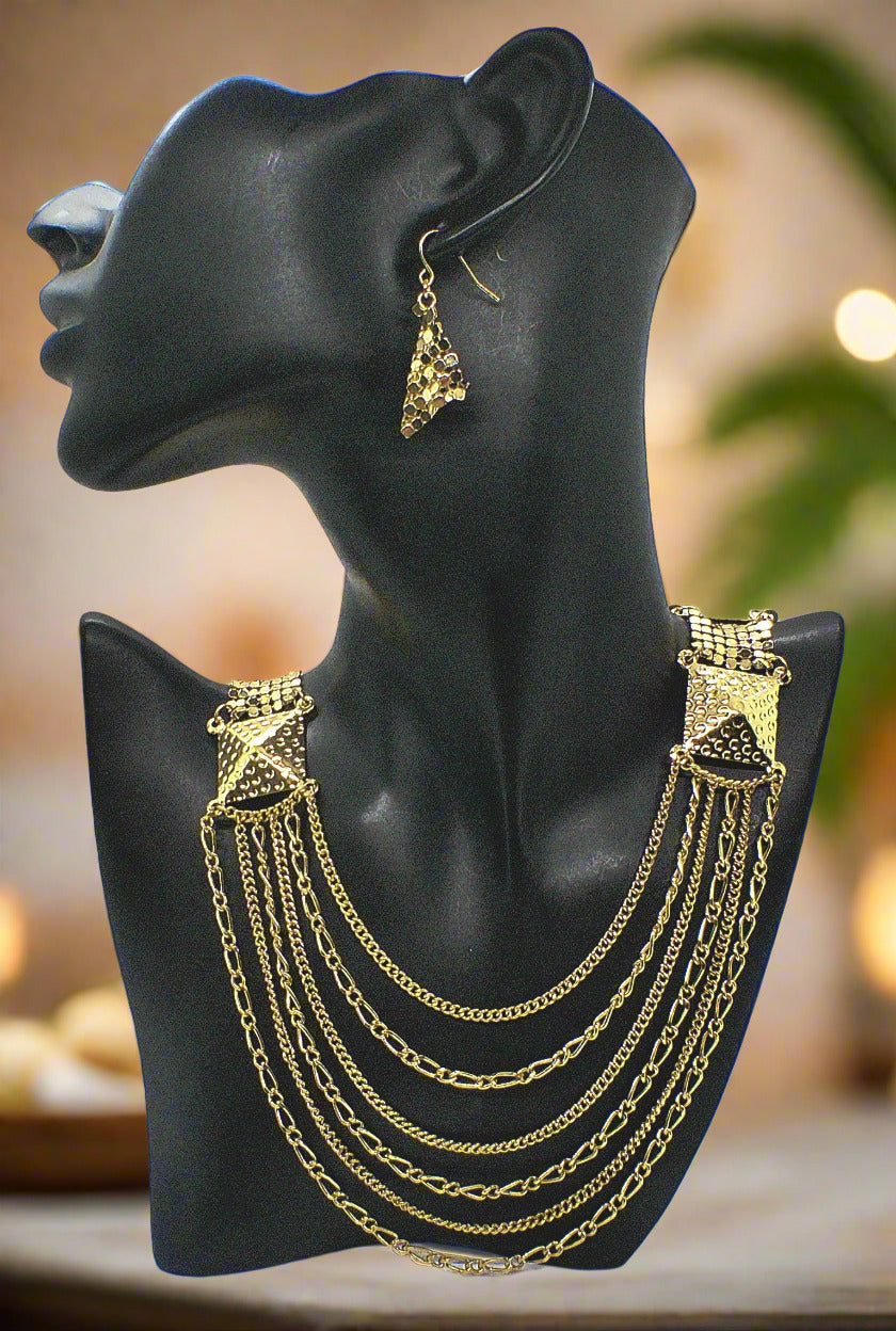 https://www.artistryjewelry.net/products/golden-treasure-necklace-set