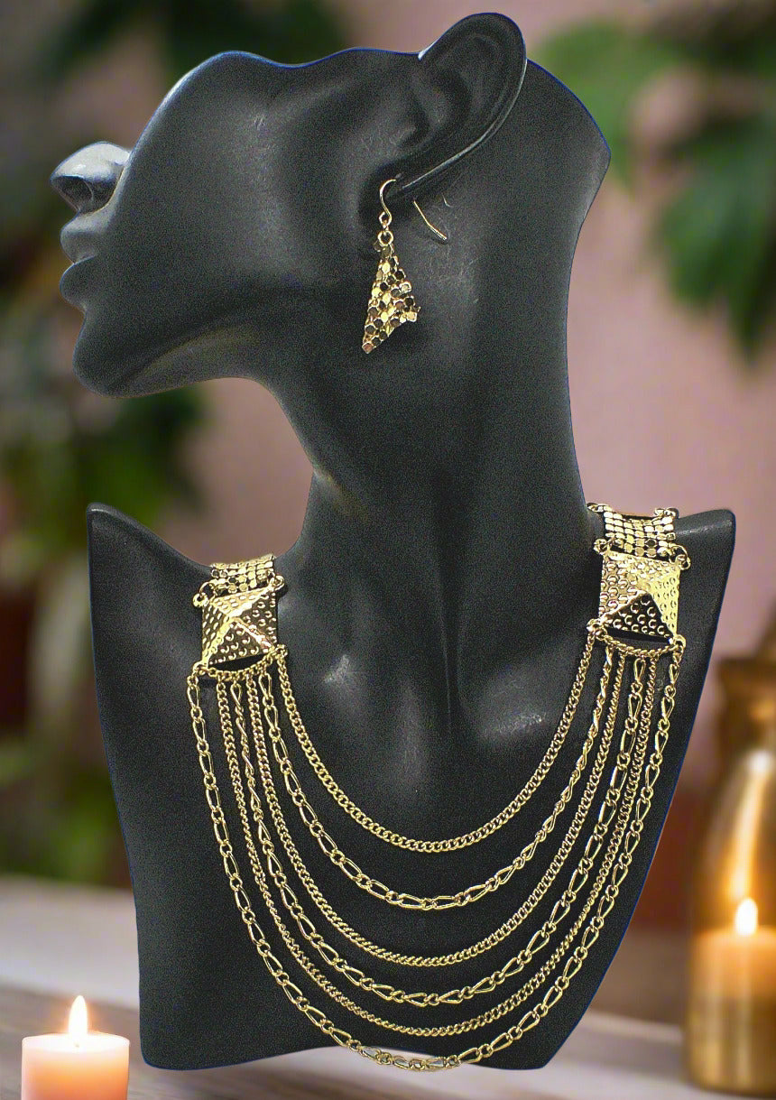 https://www.artistryjewelry.net/products/golden-treasure-necklace-set