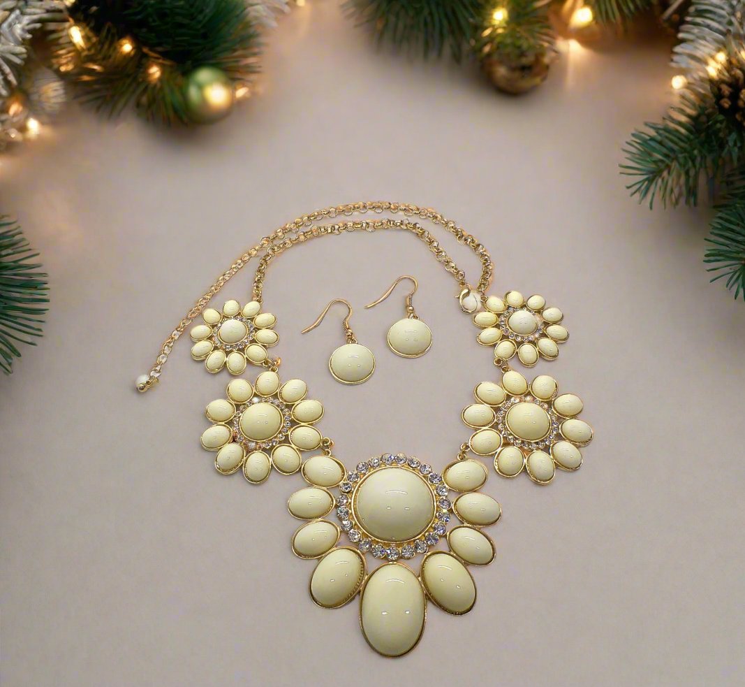 Ivory Flowers Galore Necklace Set
