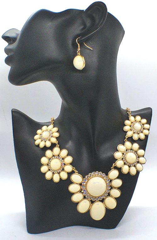 Ivory Flowers Galore Necklace Set