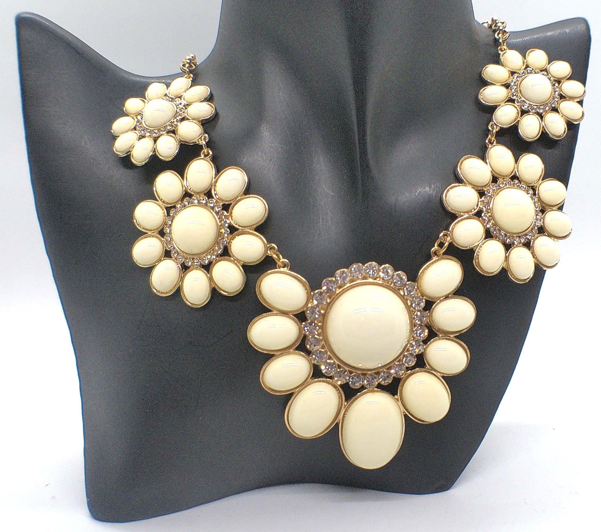https://www.artistryjewelry.net/products/ivory-flowers-galore
