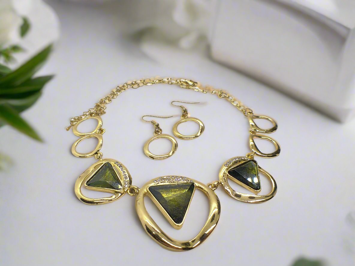 https://www.artistryjewelry.net/products/rings-and-triangles