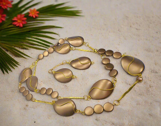 https://www.artistryjewelry.net/products/lovely-bronze-long-necklace