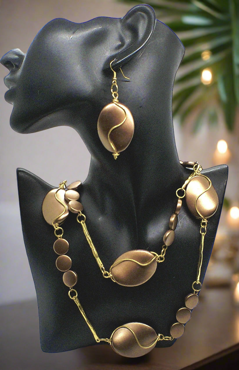 https://www.artistryjewelry.net/products/lovely-bronze-long-necklace